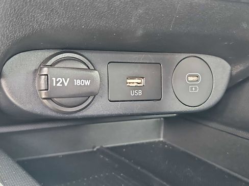 Certified 2025 Hyundai Elantra Limited FWD image 31
