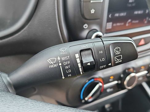 Used 2022 Kia Soul LX image 26