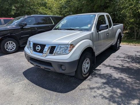 Used 2019 Nissan Frontier S RWD image 3