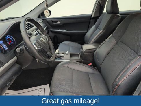 Used 2016 Toyota Camry SE image 5