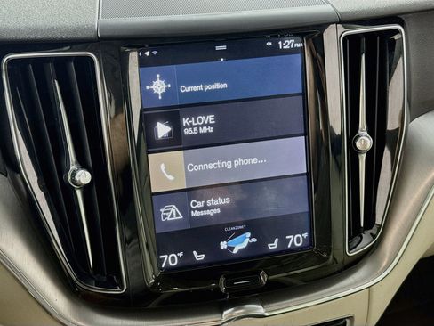 Used 2019 Volvo XC60 T5 Momentum w/ Premium Package AWD/4WD image 18