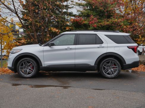 New 2026 Ford Explorer ST-Line w/ ST-Line Street Pack image 19