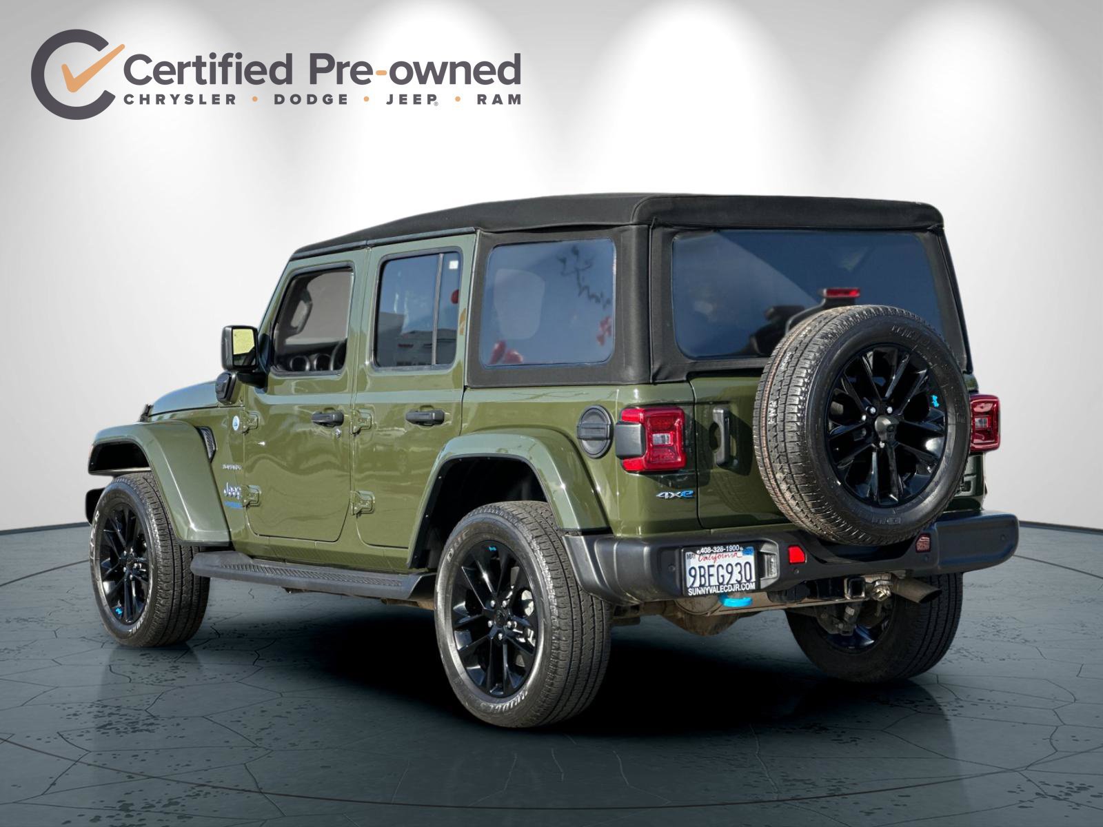 Used 2022 Jeep Wrangler Unlimited Sahara w/ Cold Weather Group AWD/4WD image 6