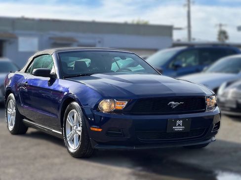 Used 2012 Ford Mustang Premium RWD image 4