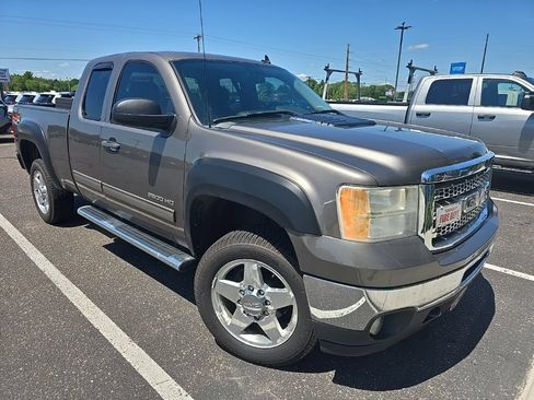 Used 2013 GMC Sierra 2500 SLE w/ SLE Preferred Package AWD/4WD image 1