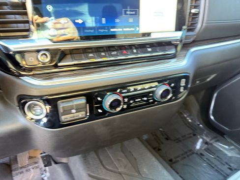 Used 2025 Chevrolet Silverado 1500 LT image 13