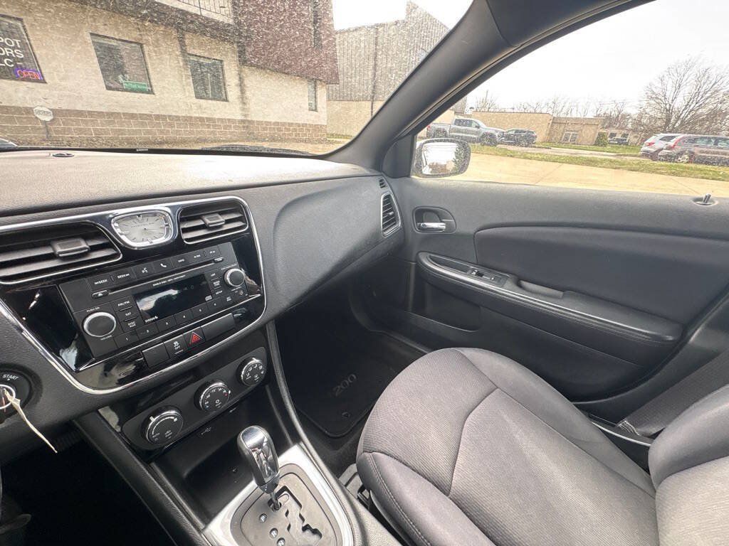 Used 2013 Chrysler 200 Touring w/ S Exterior Appearance Pkg FWD image 15