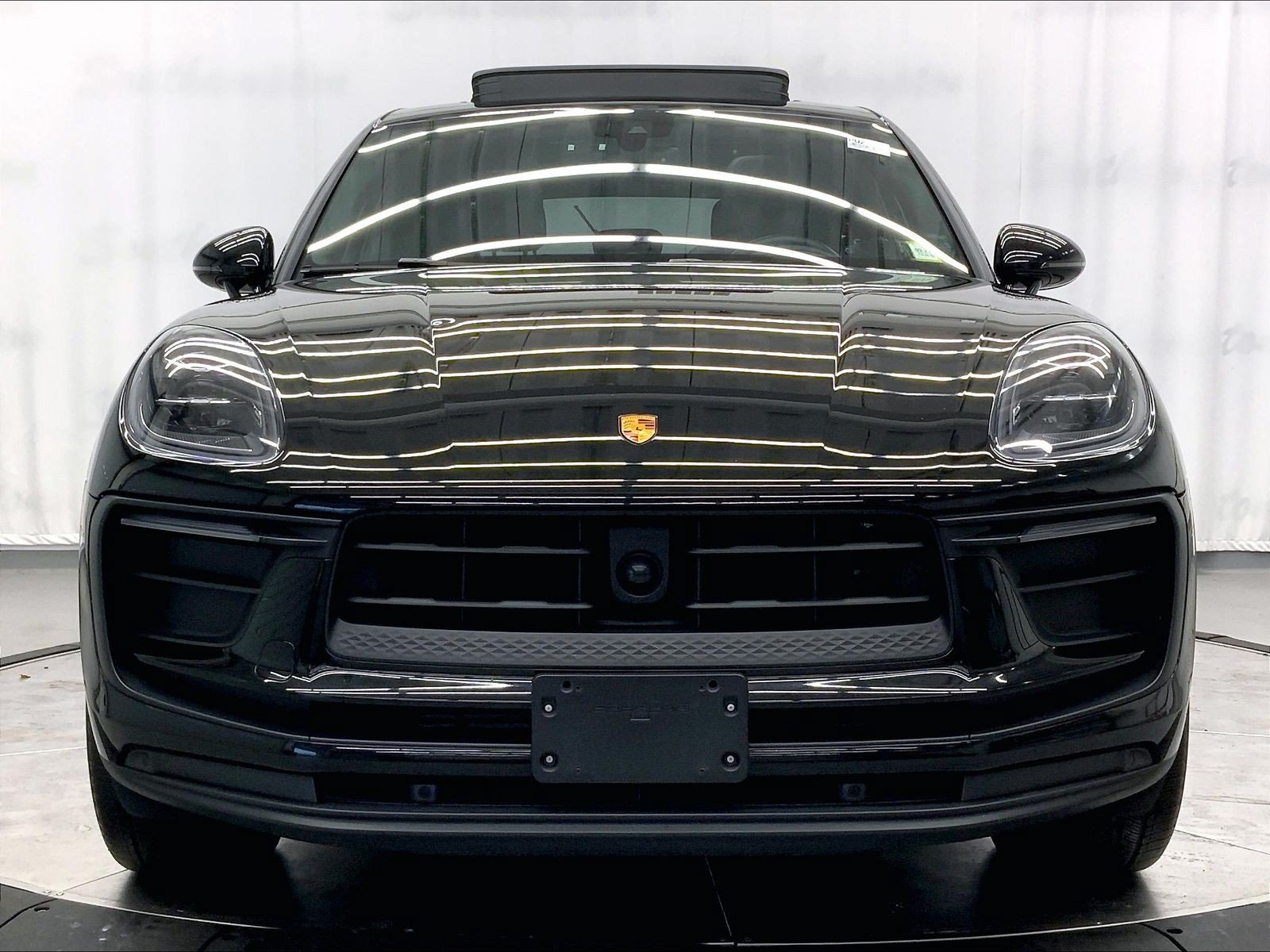 Certified 2023 Porsche Macan AWD/4WD image 10