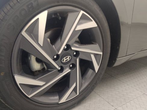 Used 2025 Hyundai Elantra Limited FWD image 31