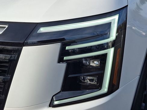 Certified 2025 Nissan Armada PRO-4X image 9