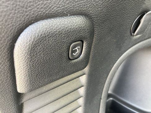 Certified 2022 Jeep Grand Cherokee Laredo X image 24