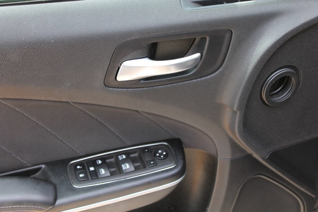 Used 2022 Dodge Charger SXT RWD image 9