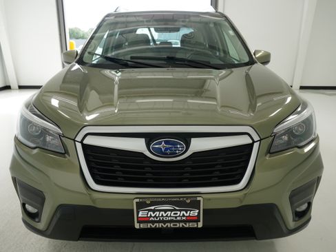 Used 2021 Subaru Forester Premium image 2
