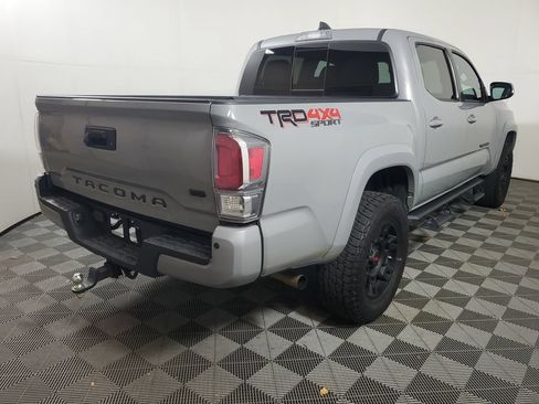Used 2020 Toyota Tacoma TRD Sport w/ TRD Premium Sport Package AWD/4WD image 6
