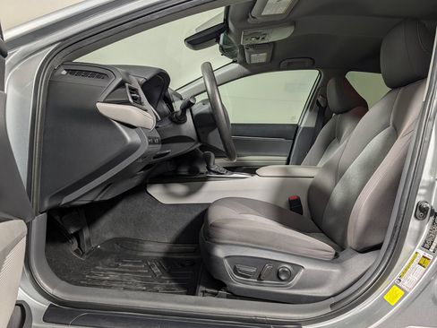 Used 2022 Toyota Camry LE FWD image 11