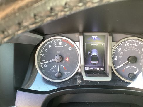 Used 2021 Toyota Tacoma SR5 RWD image 18