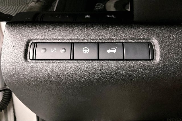 Used 2025 Nissan Pathfinder SV FWD image 37