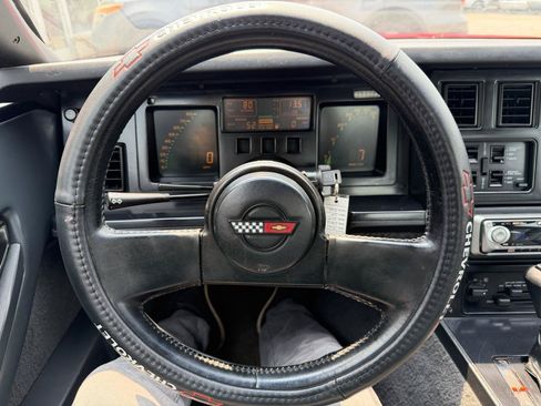 Used 1987 Chevrolet Corvette Coupe RWD image 18