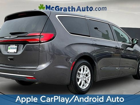 Used 2023 Chrysler Pacifica Touring-L FWD image 7