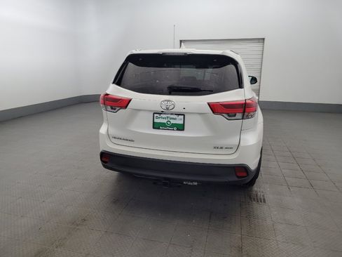 Used 2019 Toyota Highlander XLE AWD/4WD image 7