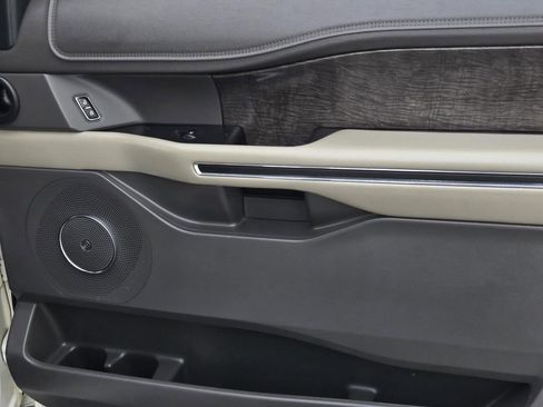 Used 2018 Ford Expedition Limited w/ Equipment Group 301A image 8