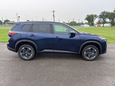 Used 2024 Nissan Rogue SV AWD/4WD image 11