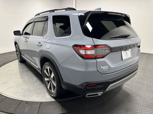 Used 2023 Honda Pilot Touring image 9