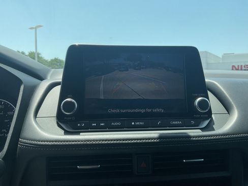Used 2025 Nissan Rogue SV FWD image 22