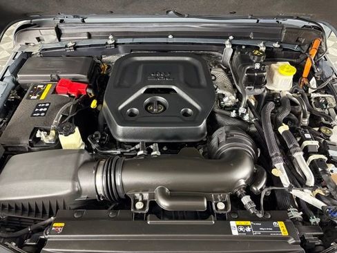 Used 2024 Jeep Wrangler Unlimited image 33