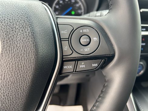 Used 2021 Toyota Venza XLE w/ Softex Package image 24