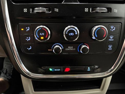 Used 2019 Dodge Grand Caravan SE w/ Power Convenience Group I image 25