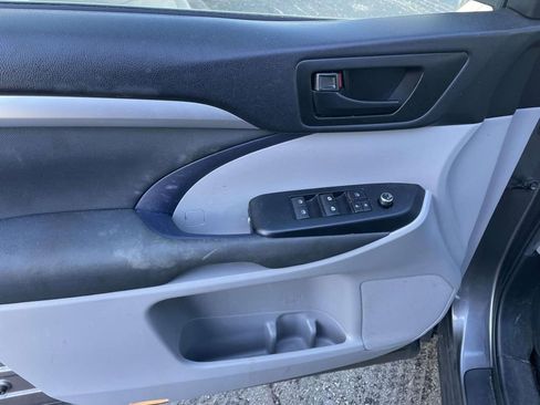 Used 2019 Toyota Highlander LE image 27