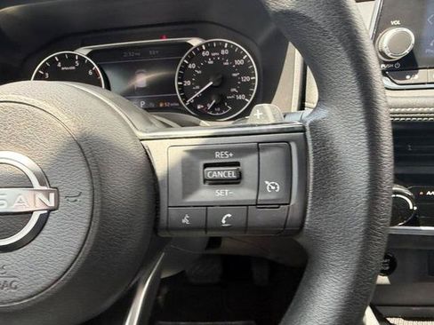 Used 2024 Nissan Rogue S FWD image 13
