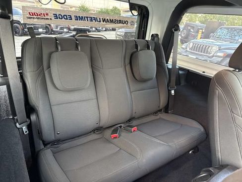 Used 2019 Jeep Wrangler Sport AWD/4WD image 13
