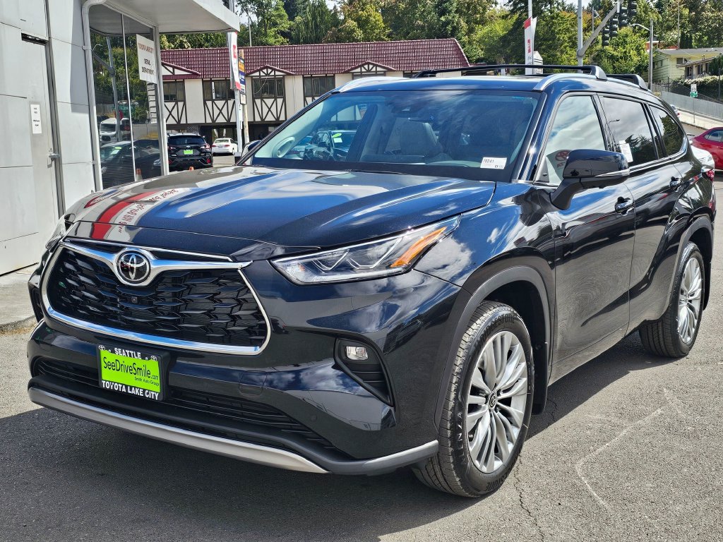 New 2026 Toyota Highlander Platinum AWD/4WD image 3