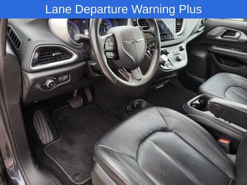 Used 2020 Chrysler Pacifica Touring-L w/ Advanced Safetytec Group FWD image 21