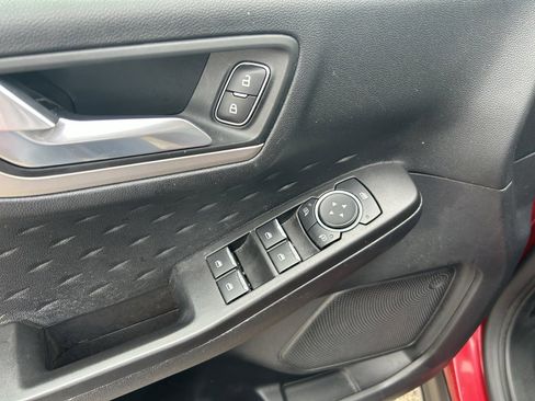 Used 2020 Ford Escape SE image 18