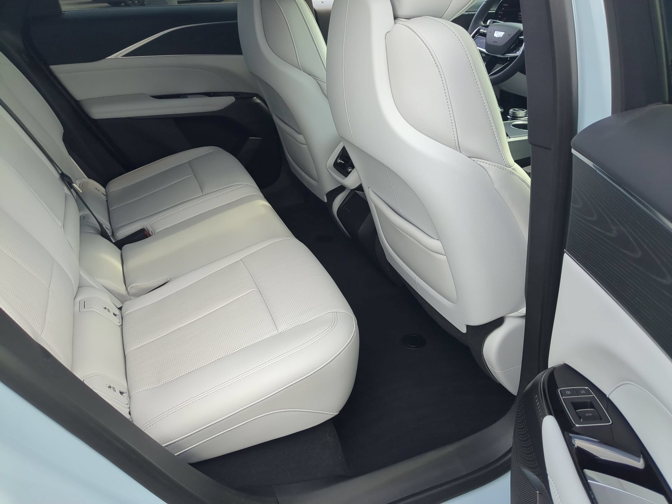 Certified 2024 Cadillac Lyriq Luxury AWD/4WD image 26