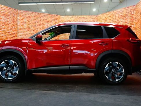 Certified 2024 Nissan Rogue SV w/ SV Premium Package AWD/4WD image 4