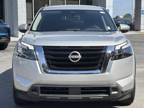 Certified 2025 Nissan Pathfinder SV AWD/4WD image 9