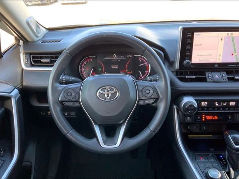 Used 2020 Toyota RAV4 Limited image 6