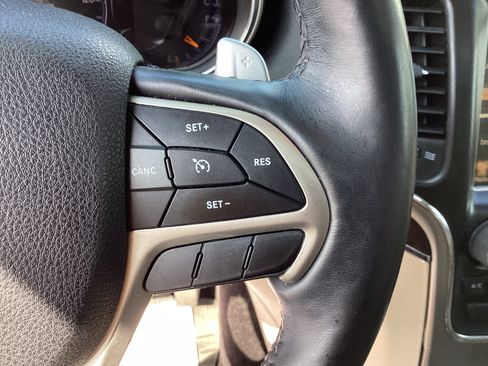 Used 2017 Jeep Grand Cherokee Limited image 16