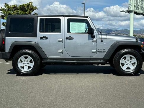 Used 2018 Jeep Wrangler Unlimited Sport S AWD/4WD image 3