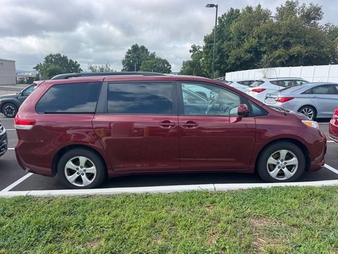 Used 2014 Toyota Sienna LE FWD image 10