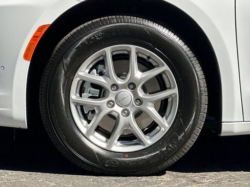 New 2027 Chrysler Pacifica Select FWD image 26