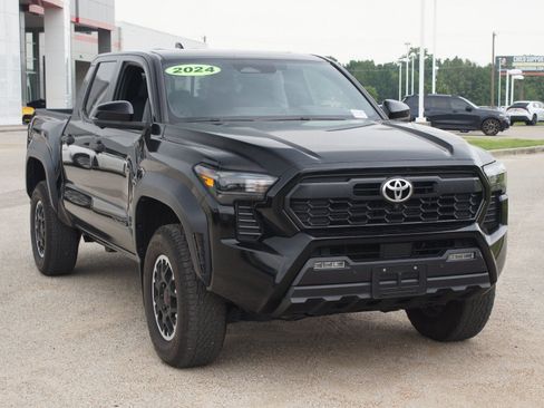 Used 2024 Toyota Tacoma TRD Off-Road w/ TRD Off Road Premium Package AWD/4WD image 24