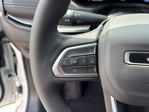 Used 2025 Jeep Compass Limited w/ High Altitude Package image 16