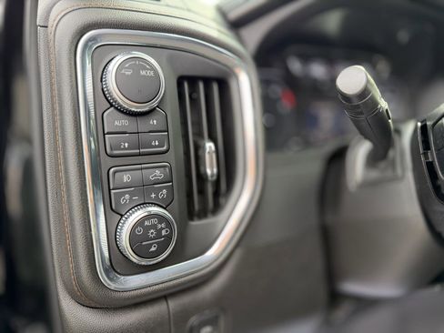 Used 2023 GMC Sierra 2500 AT4 image 27