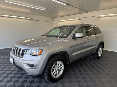 Used 2019 Jeep Grand Cherokee Laredo RWD image 15