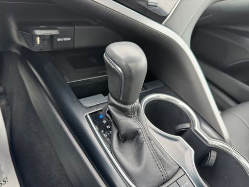 Used 2018 Toyota Camry XSE image 8